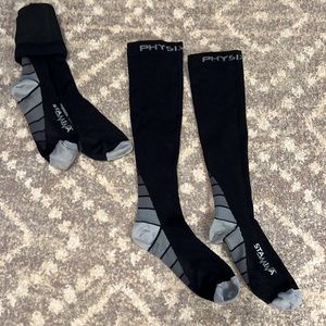 2 Pairs Physix Gear Sport Compression Socks 20-30 mmhg Size Small/Medium